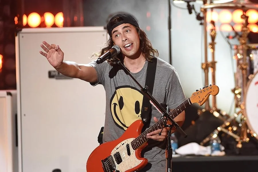 Vic Fuentes Age